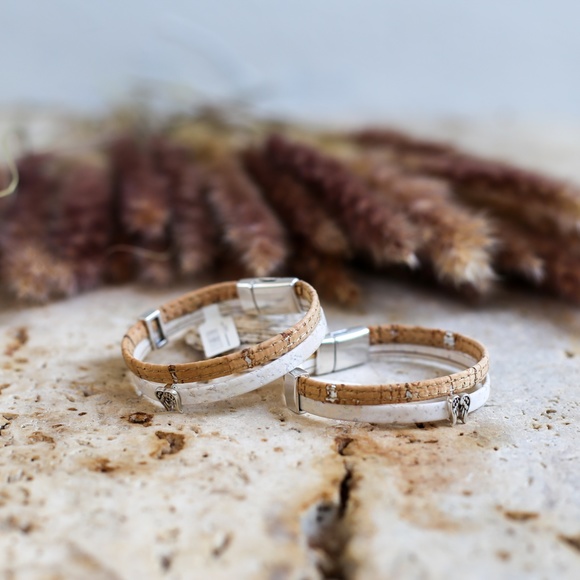 Wine Cork Angel Charm Bracelet **NEW** - Picture 2 of 3